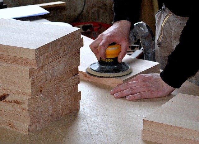 Praktični stroji za obdelavo lesa nam omogočajo različne načine dela z lesom
